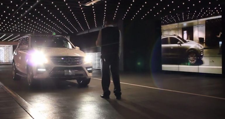 بالفيديو: مرآة سحرية تحول سيارتك التقليدية الى بورشه خارقة